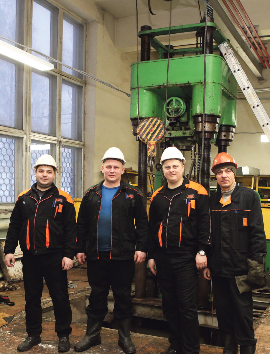 Специалисты ремонтной службы