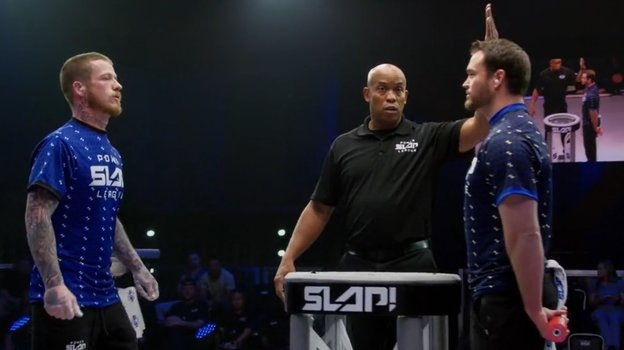    Скриншот трансляции шоу Power Slap