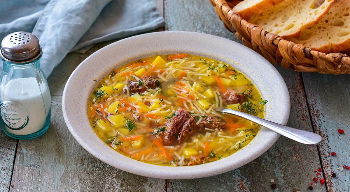 Гороховый суп с тушенкой в мультиварке