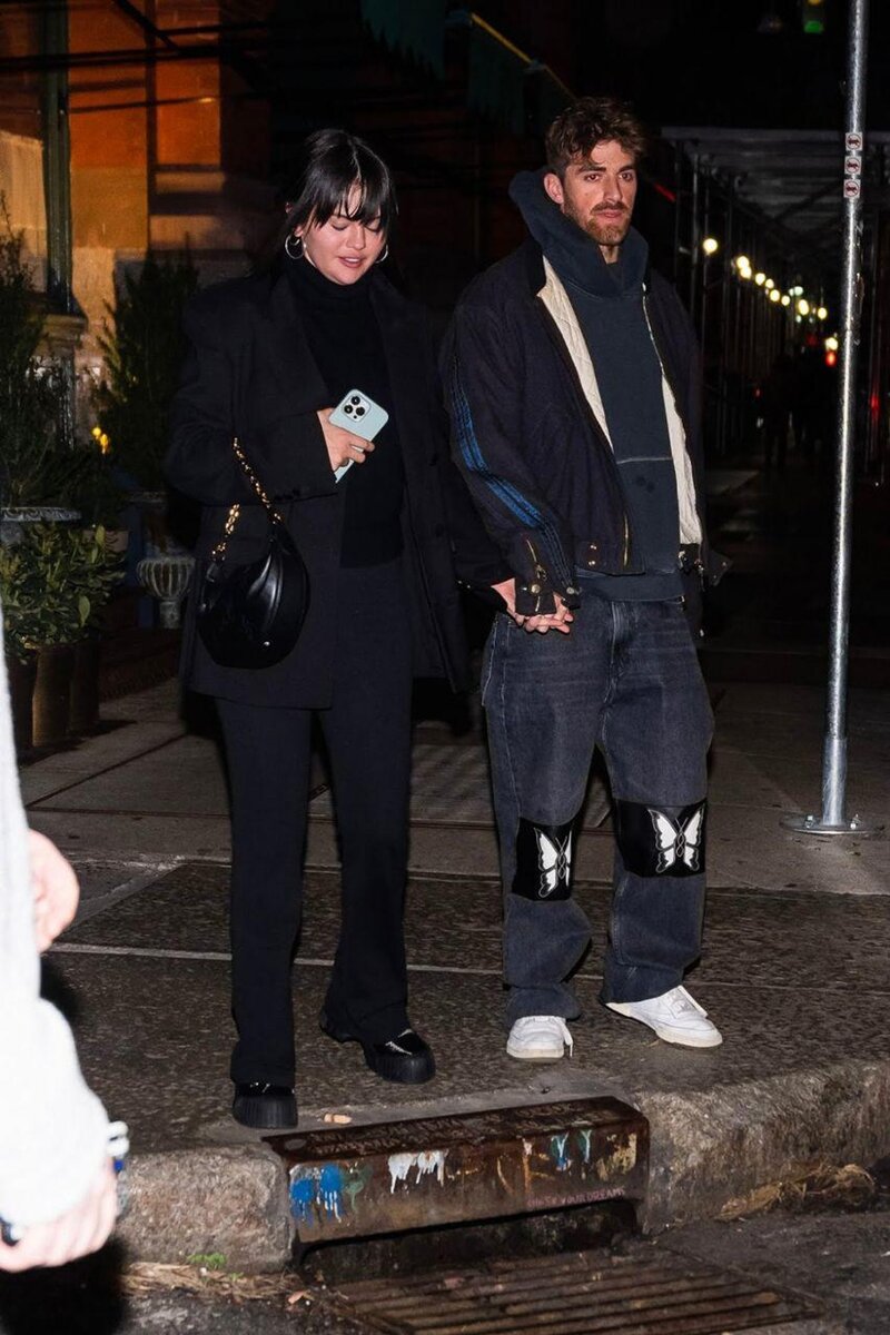    Селена гомес и Эндрю Таггарт на свидании в Нью-Йорке Фото: The Mega Agency