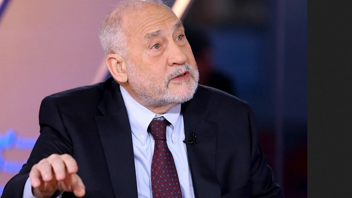     «Это похоже на выигрыш в лотерее спермы: богатые люди выбрали правильных родителей. Думаю, мы должны понимать, что большинство миллиардеров получили большую часть своего богатства лишь благодаря везению», – говорит Джозеф Стиглиц.