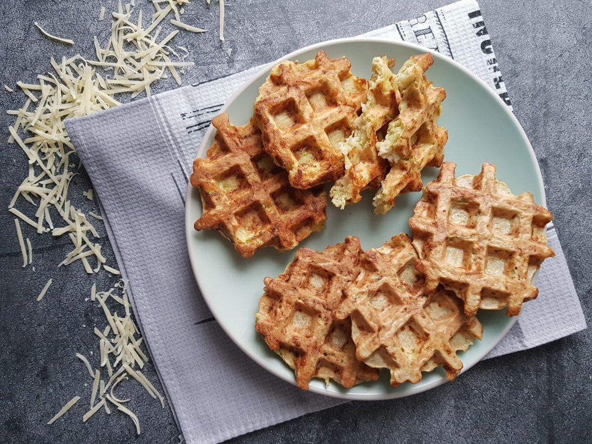 Сверху - вафли с рисовой мукой, снизу - с мукой из зелёной гречки.