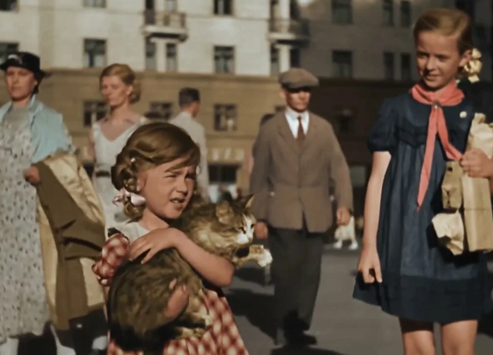 Нивх подкидыш. Подкидыш фильм 1939 чистые пруды. Подкидыш 1993. Подкидыш фильм 1939 Сергеев. Подкидыш фильм 1939 ВДНХ