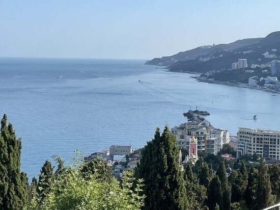     С видом из ялтинского окна, фото: crimea.mk.ru