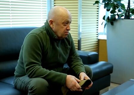    Предложение Пригожина о запрете чиновникам и депутатам отдыхать за границей на время СВО поддерживают военкоры