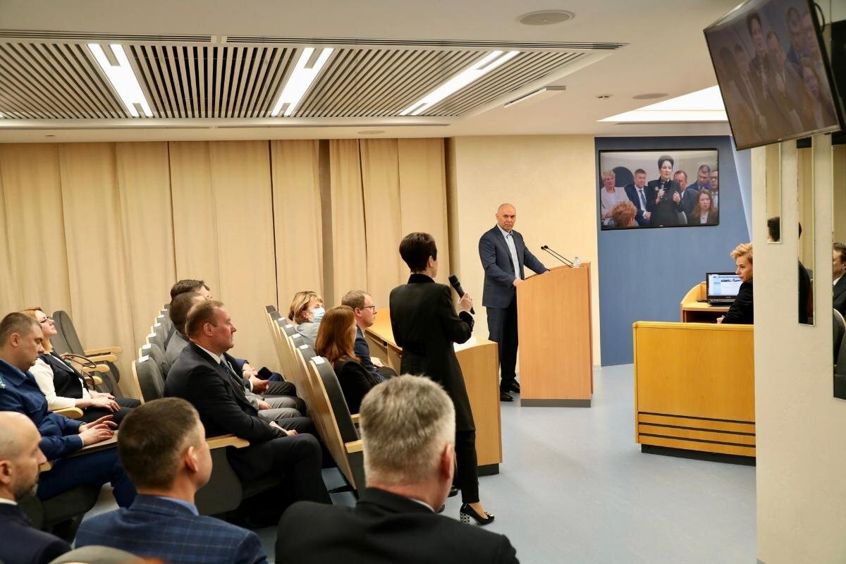    Глава Сургута Андрей Филатов порадовал депутатов отчетом