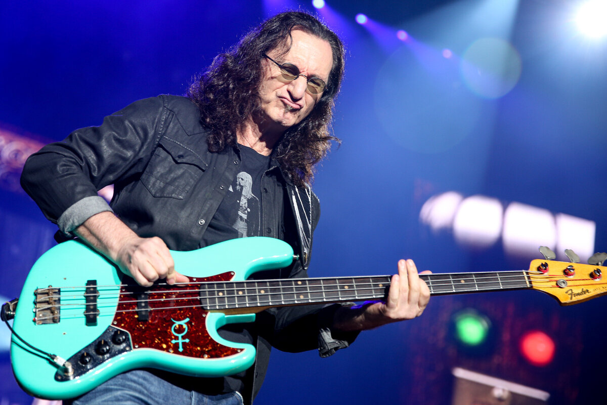 GEDDY LEE: «МАМА ДАЛА МНЕ ВЗАЙМЫ НА ПЕРВУЮ ГИТАРУ» | Слова и музыка  Матецкого | Дзен