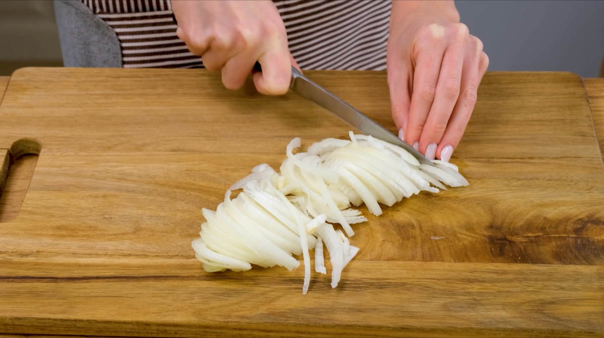 Очень вкусный жареный картофель с луком и яйцом! Простой и сытный рецепт.  Приготовьте это картофельное блюдо на завтрак или обед. | Свежие рецепты |  Дзен