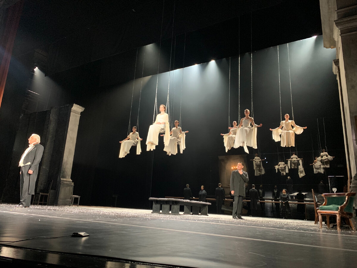 Онегина играет Сергей Маковецкий