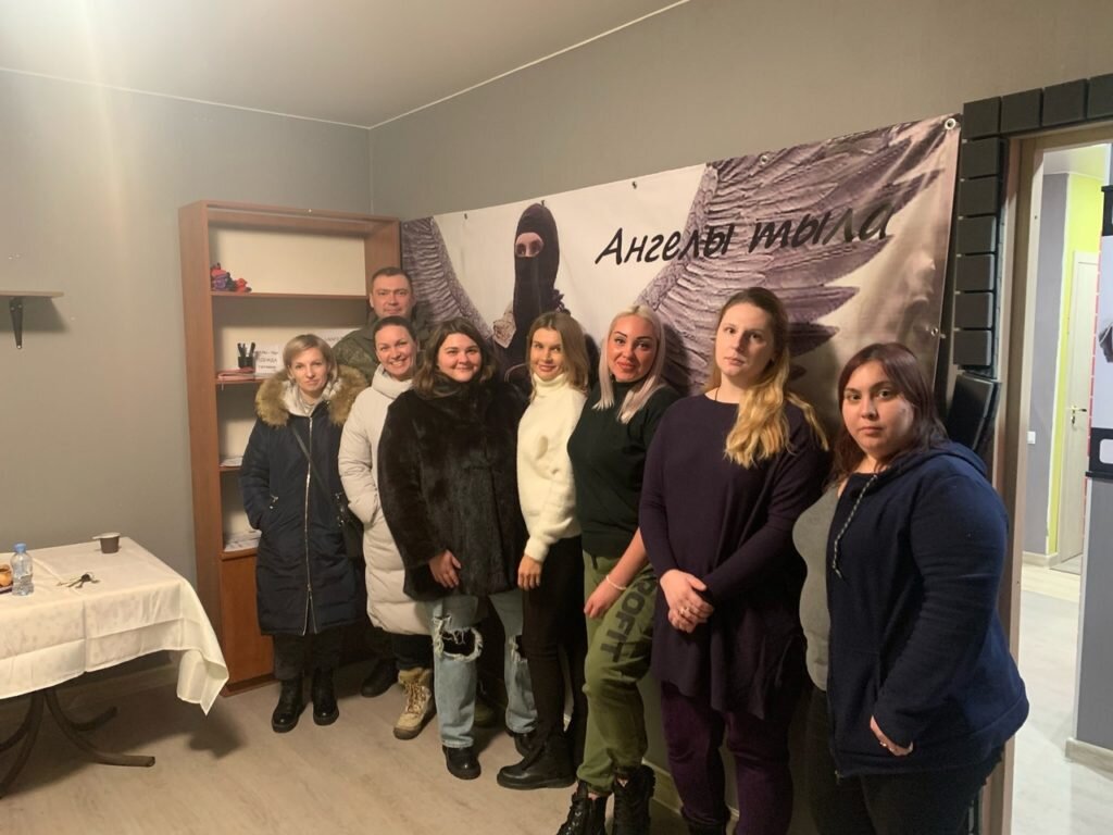 Волонтёры движения "Ангелы тыла" в Гатчине. Фото: vk.com/angelitila