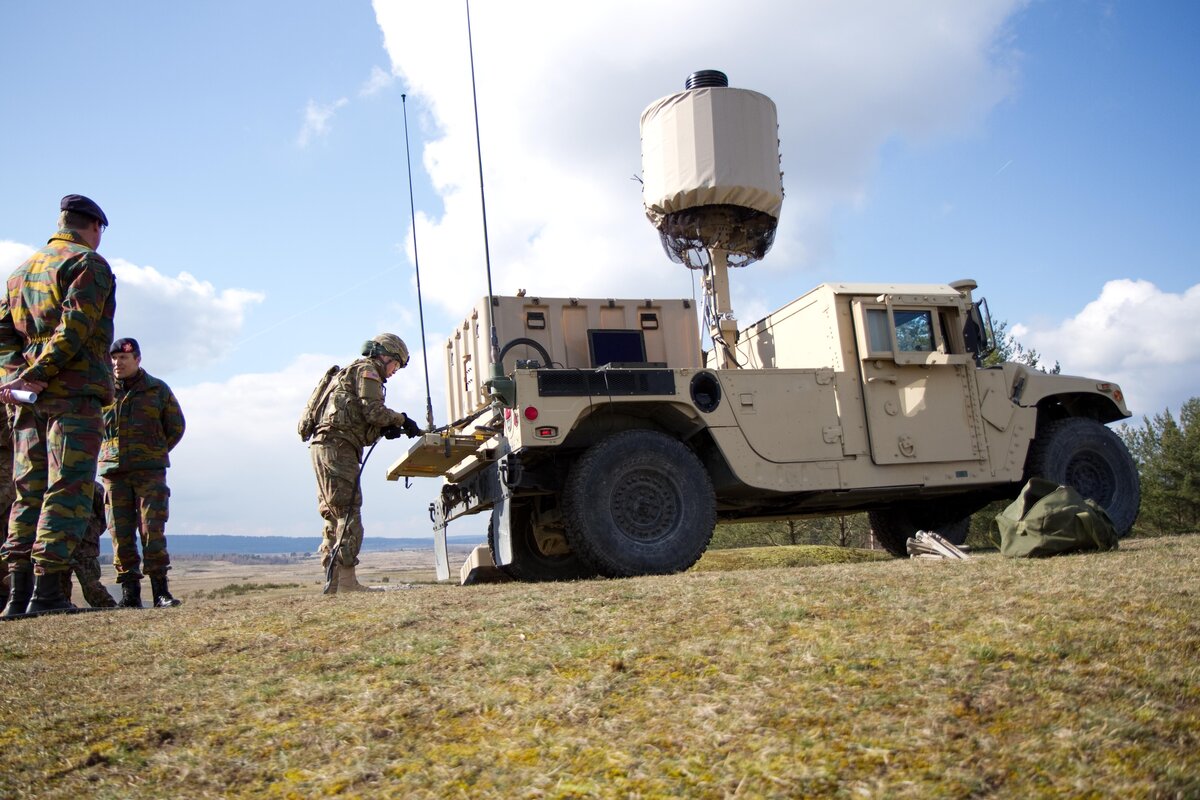 Радар AN/TPQ-50 на позиции