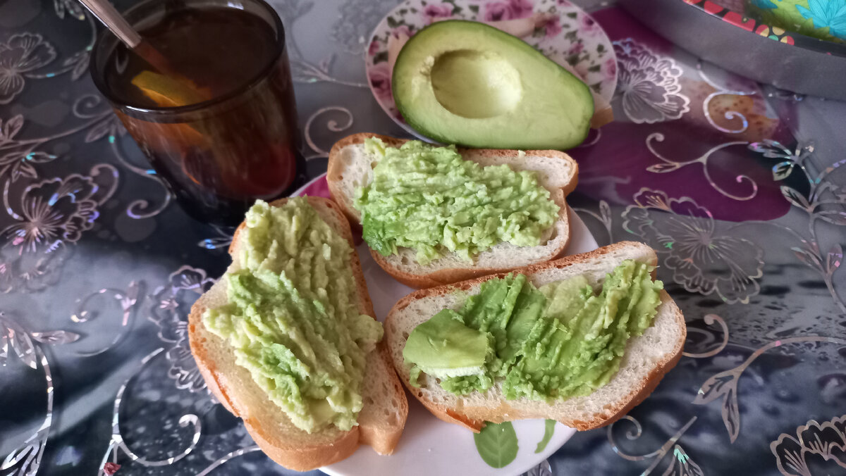 Завтрак ,Чай с Лаймом , бутерброды с авокадо 🥑 Всем хорошего дня , Мира  ,добра , Здоровья | Мой Мирок Орхидей Моя Жизнь | Дзен