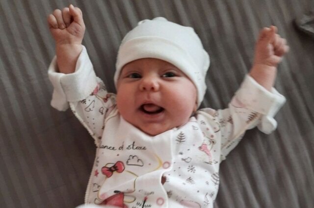    Теперь маленькая Аня может быть рядом с мамой и папой. Фото: Фонд «Дедморозим»