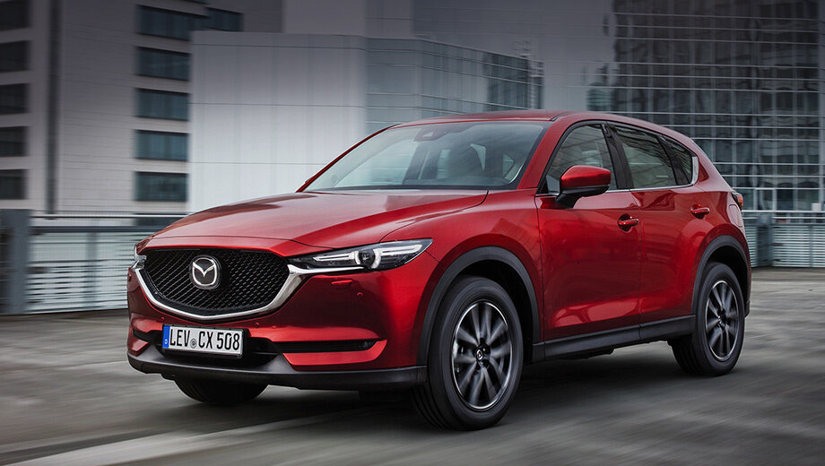 Mazda CX-5 — популярный внедорожник, сочетающий в себе стиль, комфорт и производительность. Он имеет просторный салон с высококачественными материалами, мощный двигатель и расширенные функции безопасности и помощи водителю. Его внешний вид гладкий и современный, что придает ему вневременной вид, который никогда не выйдет из моды. 
CX-5 предлагает ряд вариантов двигателей, от экономичного 2,5-литрового четырехцилиндрового двигателя до мощного 2,5-литрового четырехцилиндрового двигателя с турбонаддувом. Он также поставляется с шестиступенчатой ​​автоматической коробкой передач для плавного переключения передач и точной управляемости.