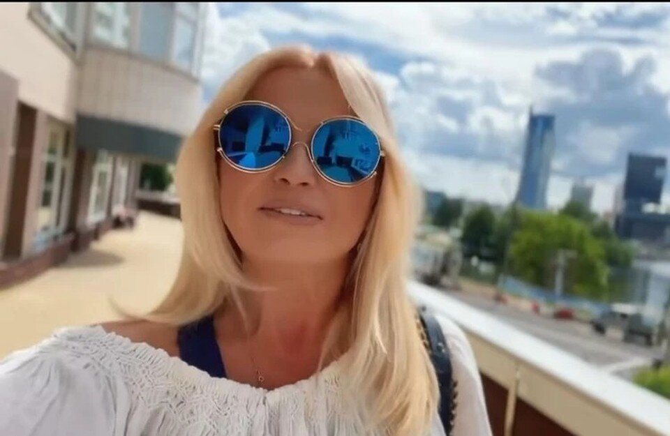     Артистка знает толк в стильных и элегантных луках - и летних, и зимних. Фото: соцсети