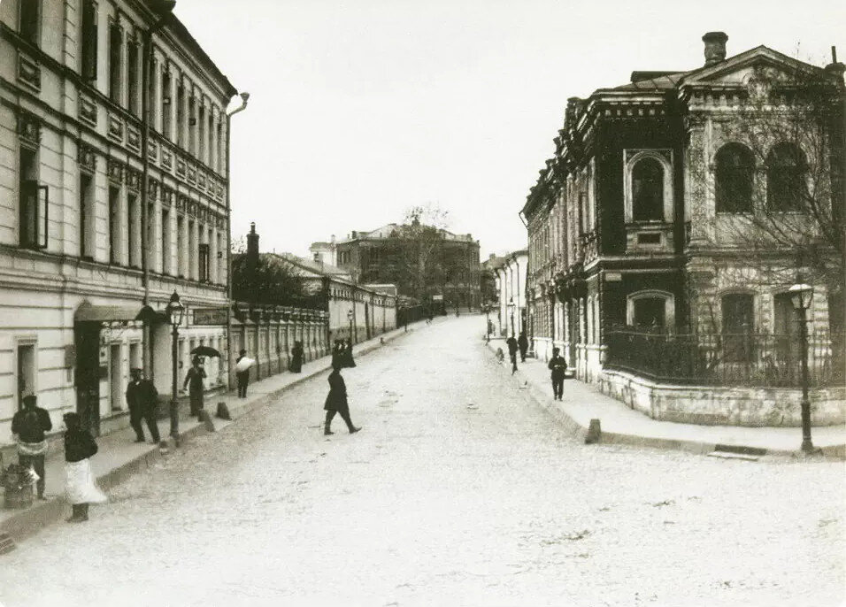 Гагаринский переулок от Пречистенского бульвара. 1913-1914. Фото: Э. В. Готье-Дюфайе. Источник: сайт www.pastvu.com
