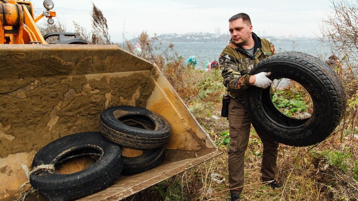     Во Владивостоке с 1 апреля начинается санитарный двухмесячник. Различные службы, включая дорожные компании и отделы озеленения, будут совместно работать на улицах города, поддерживая его благоустройство. Штаб, созданный при мэрии города, будет контролировать работу этого большого объединения.