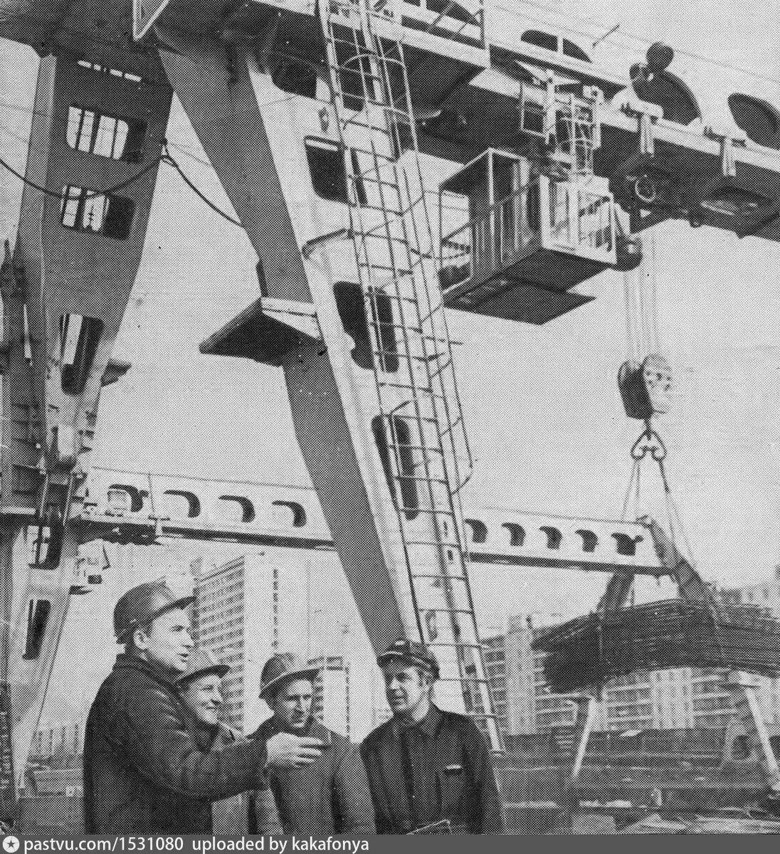 Строительство станции метро "Беляево", 1973. Из журнала "Метрострой" за 1973 год (№2), с сайта www.pastvu.com.