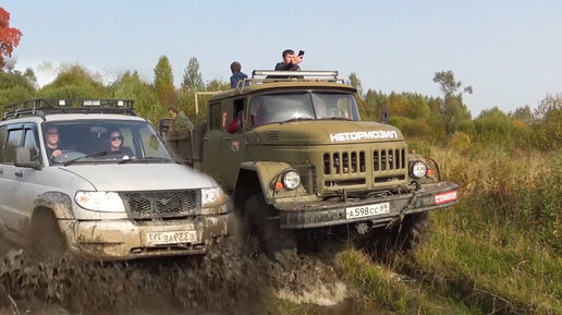 Военный ЗИЛ 131 6х6 против джиперов на бездорожье. УАЗ, Нива, Джип ...