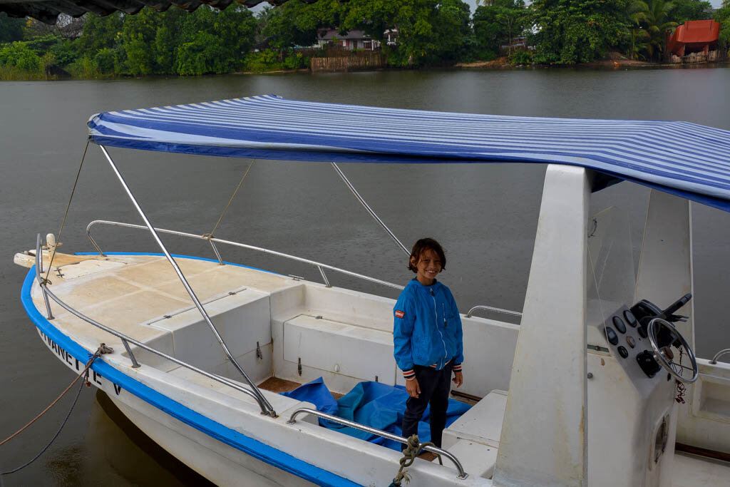 2. Наш катер. Жрёт топливо как будто дырка у него в бензобаке.