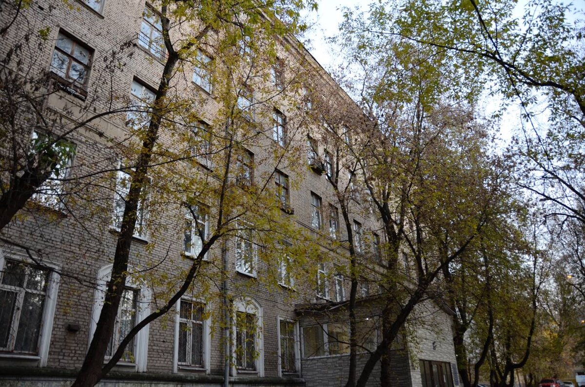 Измайловская площадь, 9к2. Вид с северо-запада.