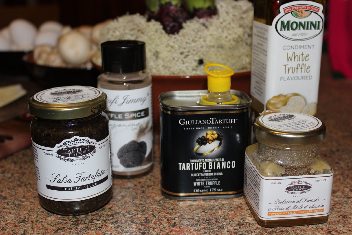 Фото автора. Масло, мёд, пудра с трюфелем.