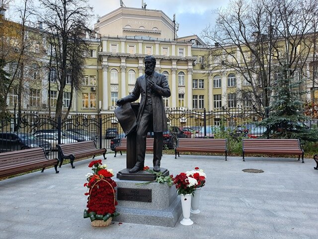 Памятник В.И.Герье во дворе МГПУ, 2022, фото: galinam.livejournal.com
