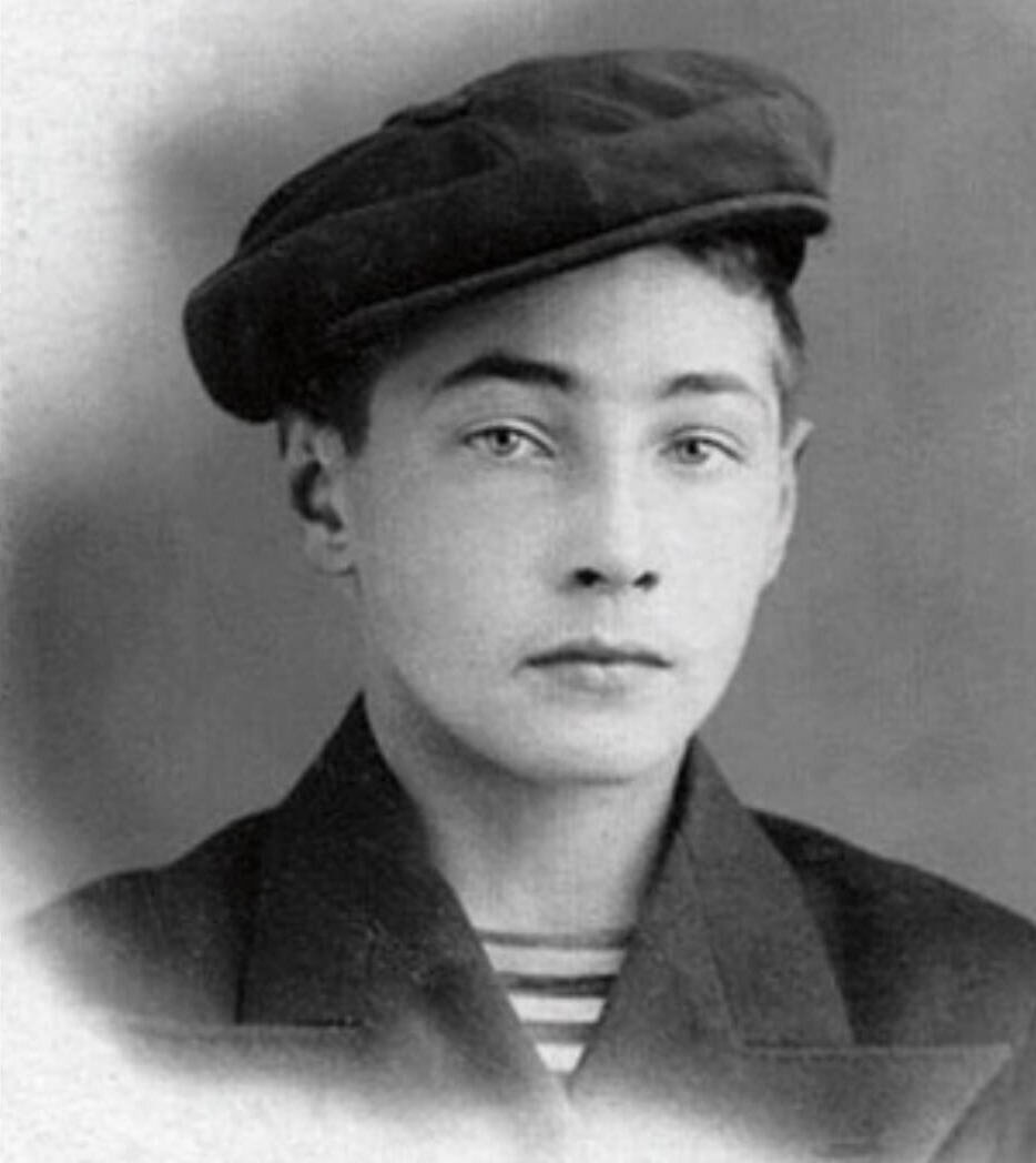 Вячеслав Тихонов в юности