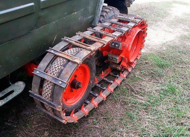 Гусеничная конструкция на автомобиле ЛуАЗ 