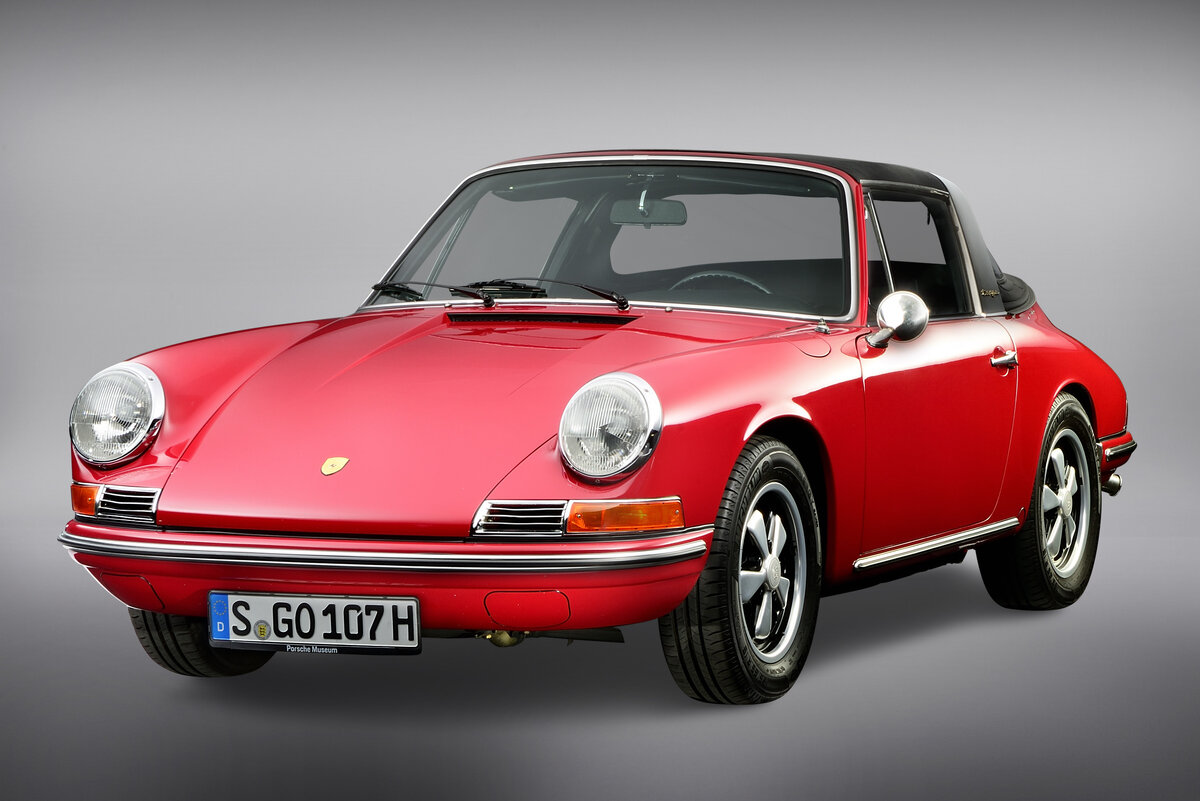 Рожденный по необходимости, стал культовой машиной, созрел, как классика. Так можно пересказать историю Porsche Targa. В начале 1960-х годов в США шли бурные дискуссии, не слишком ли опасны кабриолеты при перевороте. 