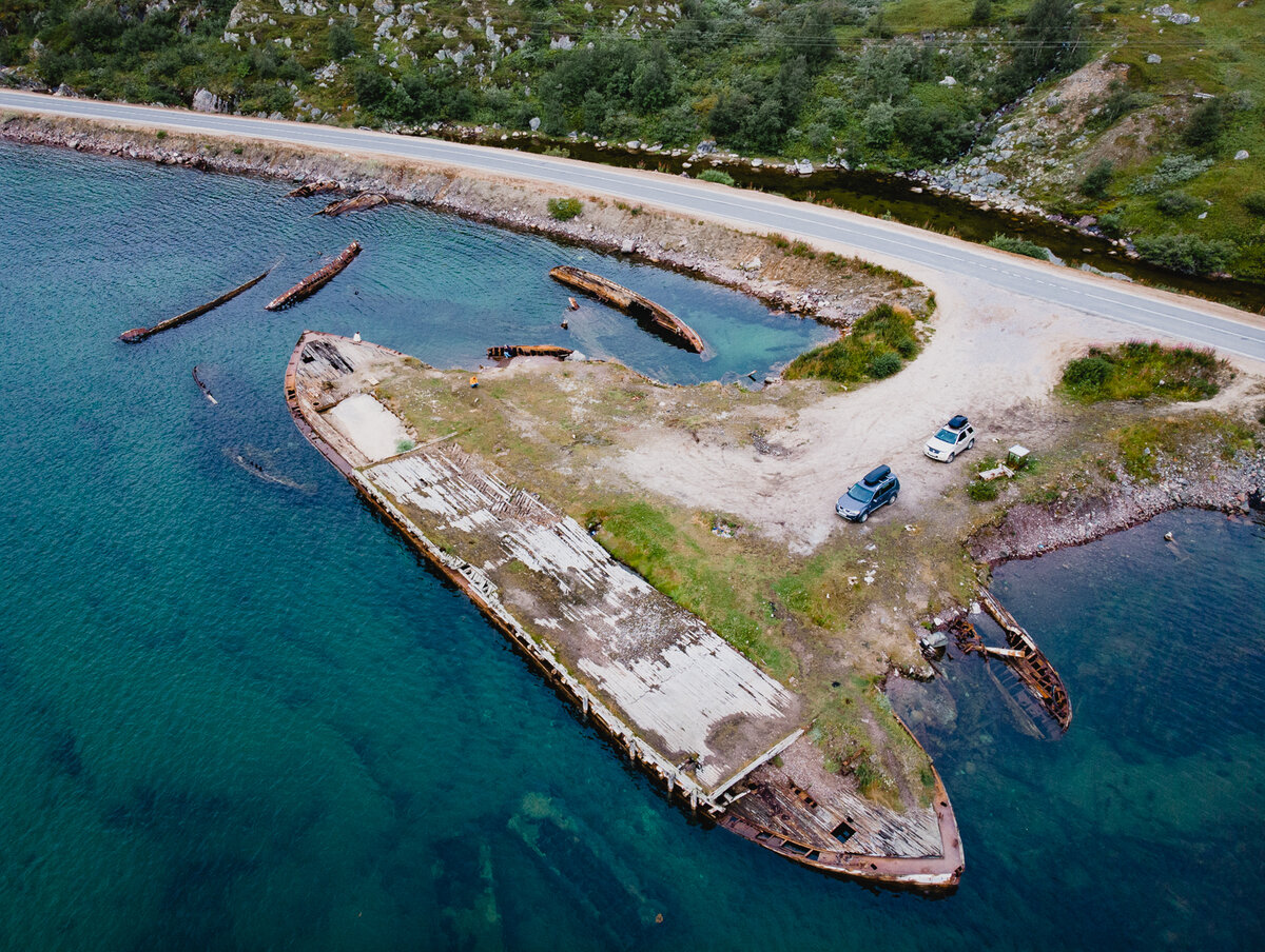 Вот так и выглядит знаменитое "Кладбище кораблей" в Териберке. Фото автора