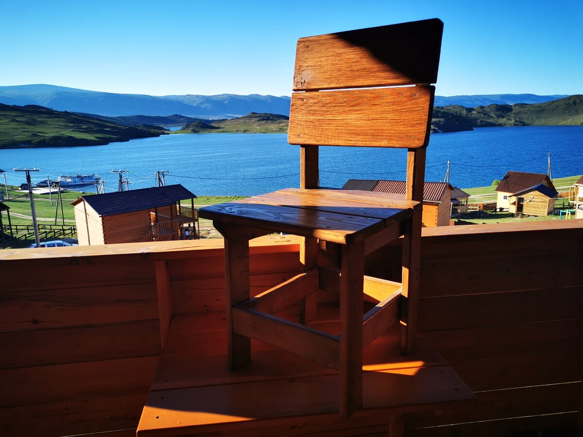 Деревянный стул