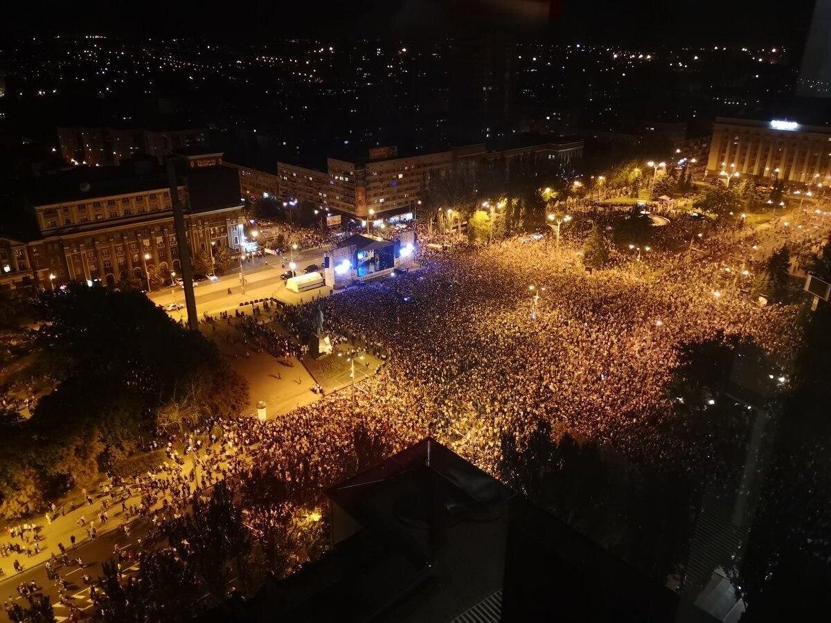 Площадь Ленина в Донецке во время концерта Григория Лепса в День освобождения Донбасса