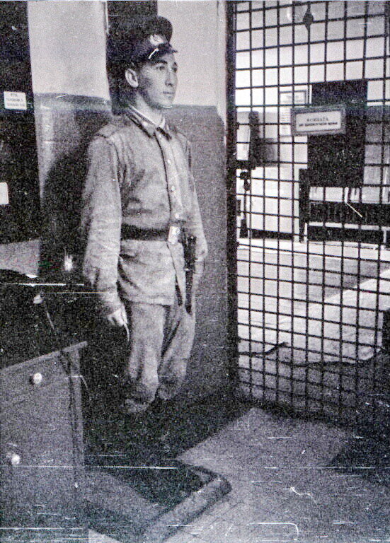 Дневальный на тумбочке...