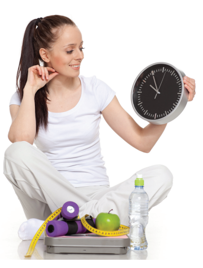 Если вы не привыкли пить слишком много воды, начните с малого, постепенно увеличивая количество.