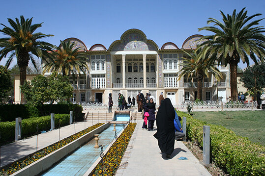 В саду Эрам, Шираз