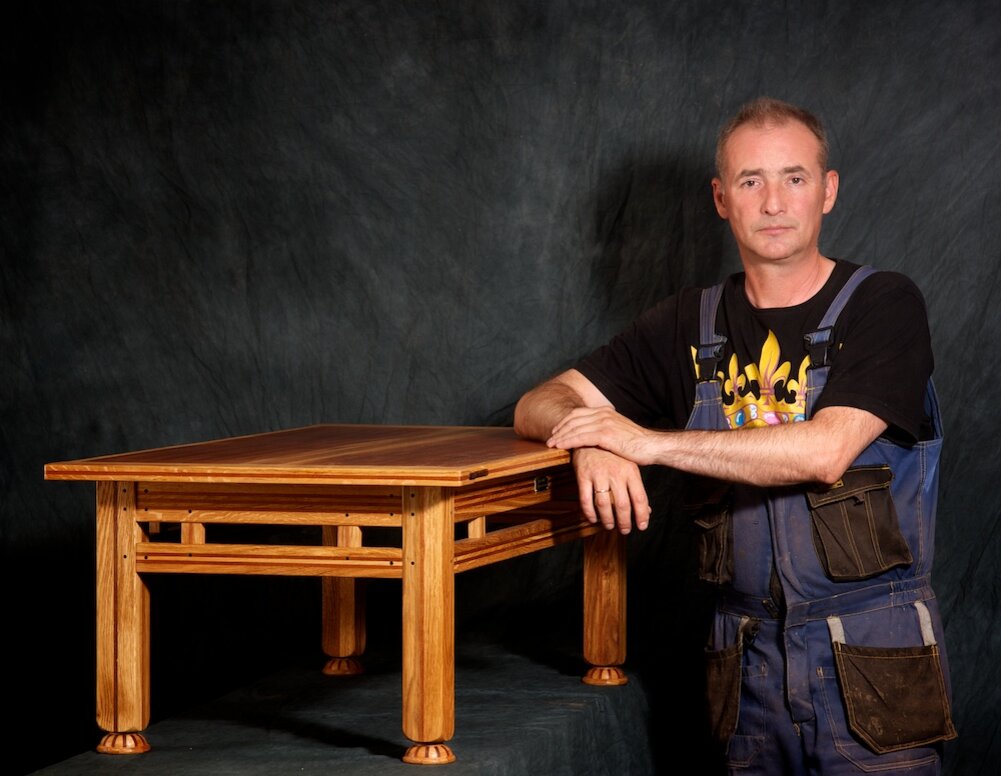 С прародителем всех учебных столов