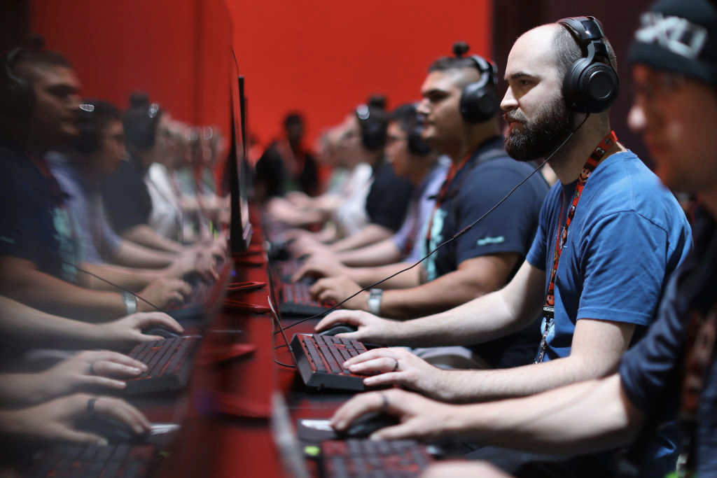 Игровая индустрия и киберспорт. Борис Герцовский Nexters. Геймер радуется. Геймер за компьютером. E3 PC Gaming show.