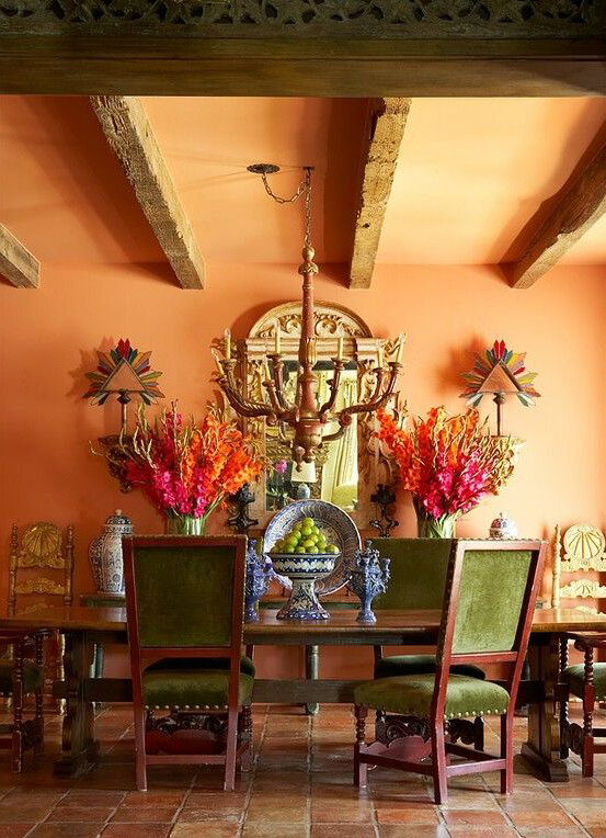 Яркие краски в дизайне испанского интерьера