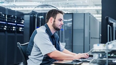 Как сообщают эксперты Trud.com, за прошлый год объем IT-рынка России увеличился на 18,7%. Согласно бивалютному индексу РУССОФТ, по итогам 2018 года, российский рынок сферы информационных технологий увеличился на 10%. Это свидетельствует о росте конкуренции. Согласно последнему исследованию, целью которого было выявление индекса предпринимательской уверенности, 40% российских предпринимателей в сфере информационных технологий предоставляют клиентам уникальные услуги, обладающие высокими потребительскими качествами.

Новым фирмам нелегко утвердиться на рынке. Но это возможно, если основатель компании на этапе её становление поймёт, что программирование является всего лишь инструментом. Потребности целевой аудитории – превыше всего.

Создать успешную фирму помогут ответы на следующие вопросы: