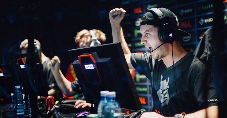 Крупные международные соревнования по киберспорту — это командные баталии в одном помещении, невероятный азарт и эмоции, поддержка болельщиков и немалые призовые. | Фото с сайта sm-news.ru