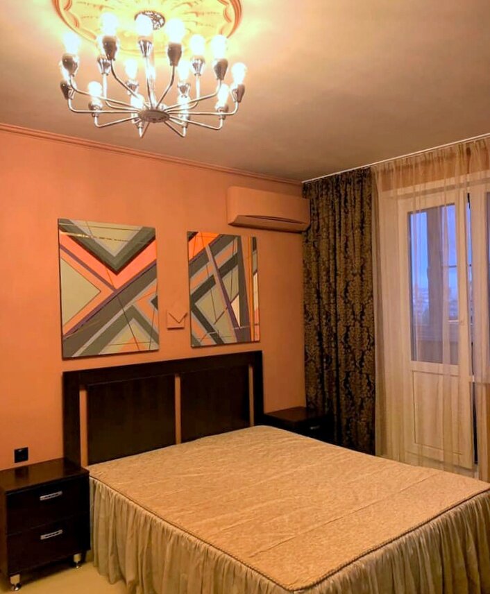 Фото из открытых источников. 
И обратите внимание на люстру, кое-кто совсем другие покупает в квартиру на сдачу: