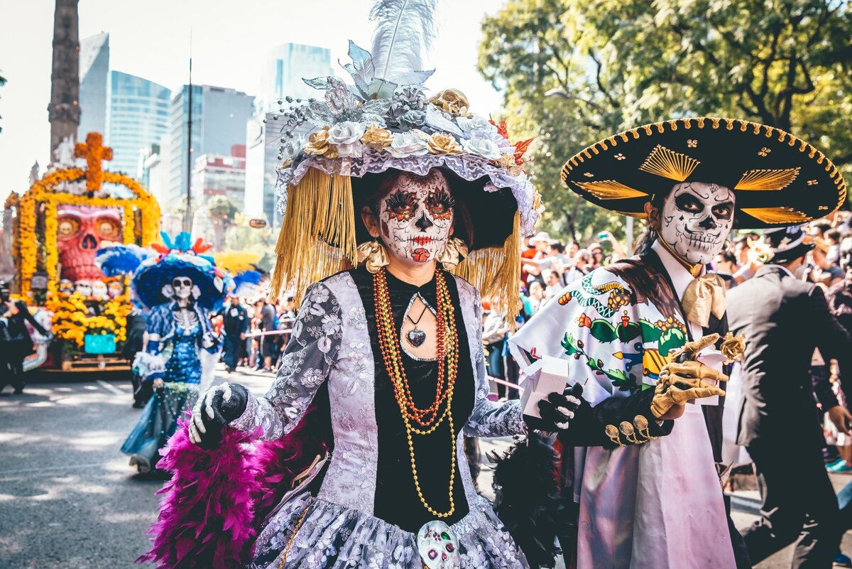 Источник фото: https://www.everfest.com. Парад Dia de los Muertos