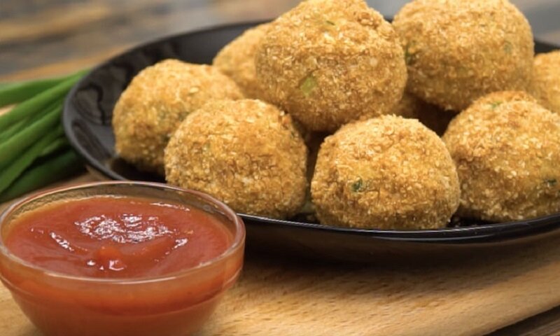 Картофельные шарики с сырной начинкой – замечательная закуска 