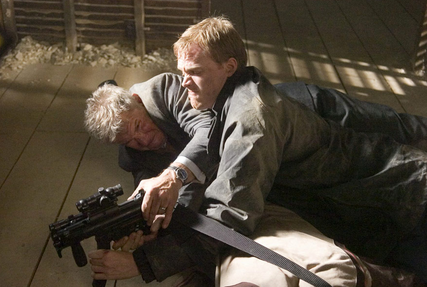 Кадр из фильма "Огненная стена" 2006 г.