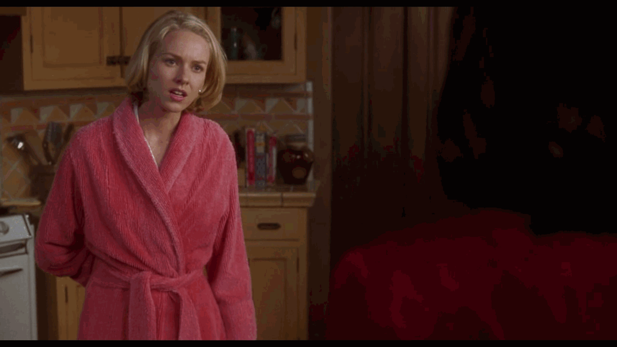 Сцена репетиции Бэтти. 
-Ты до сих пор здесь?
-Я вернулся. Я думал, ты этого хочешь,
-Тебя здесь никто не хочет...