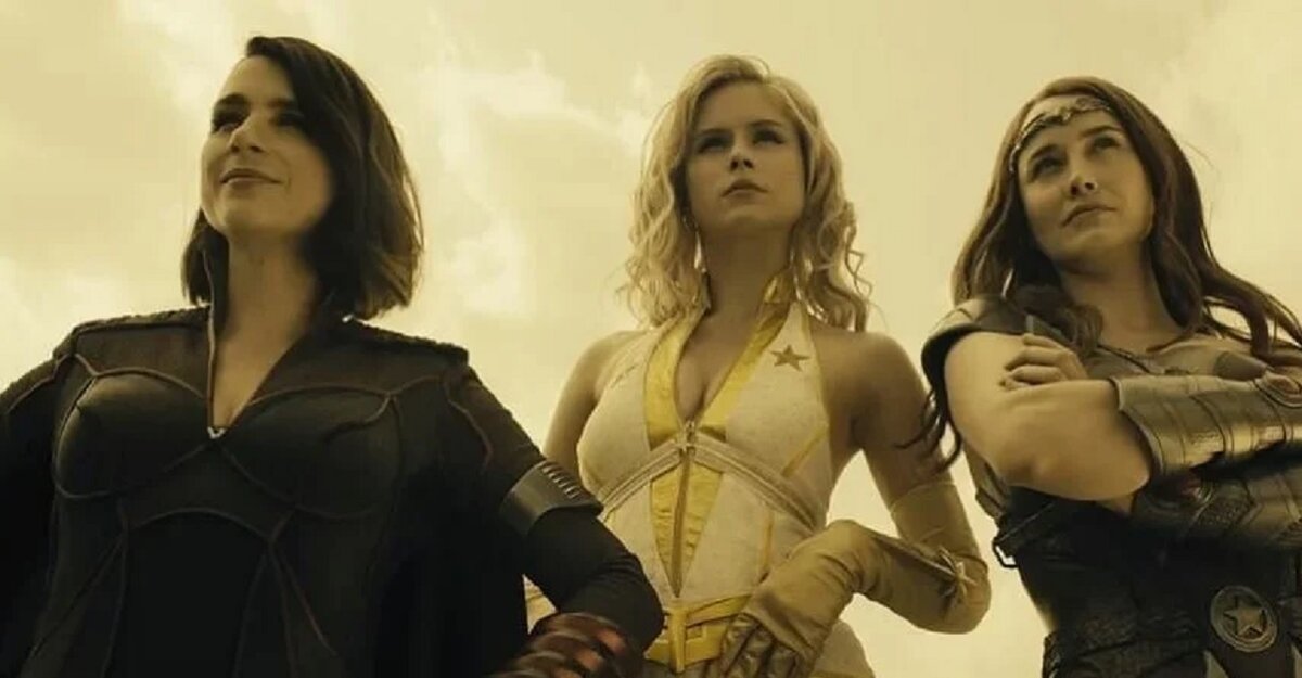 Что делает здесь певица Натали? А то вы не знаете её супергеройский дар: доводить своими песнями  людей до белого каления с выкипанием из ушей мозга. 