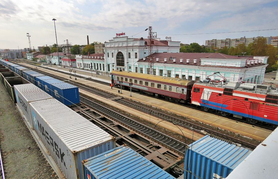 Вокзальная площадь уссурийск. Станция Уссурийск. Уссурийский вокзал. Паровоз вокзал Уссурийске. Станция Уссурийск парк.