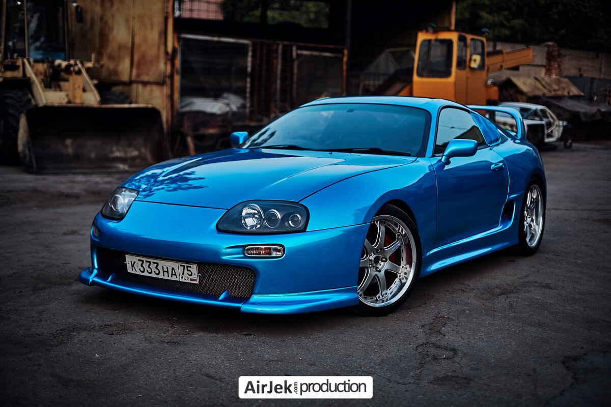 Toyota Supra синяя