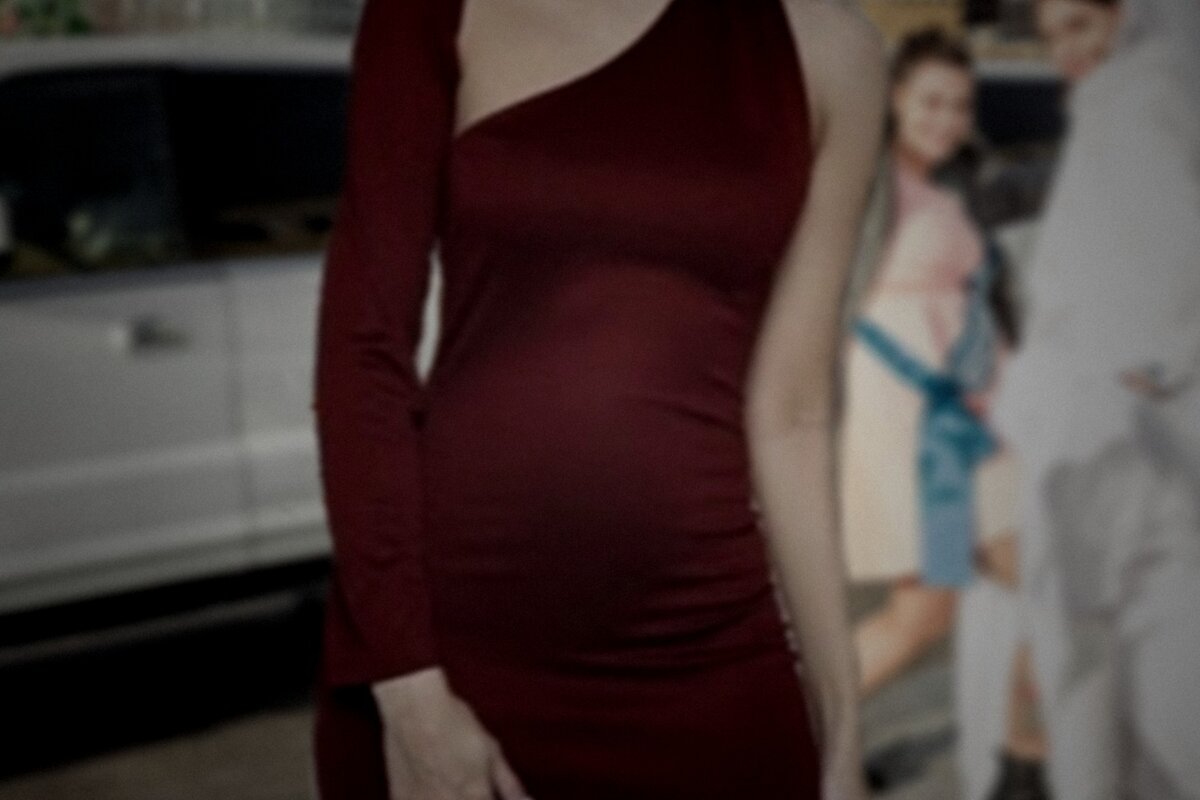 Платье, конечно, не то. Хотела разыскать настоящее фото, но увы! Оно утеряно безвозвратно.